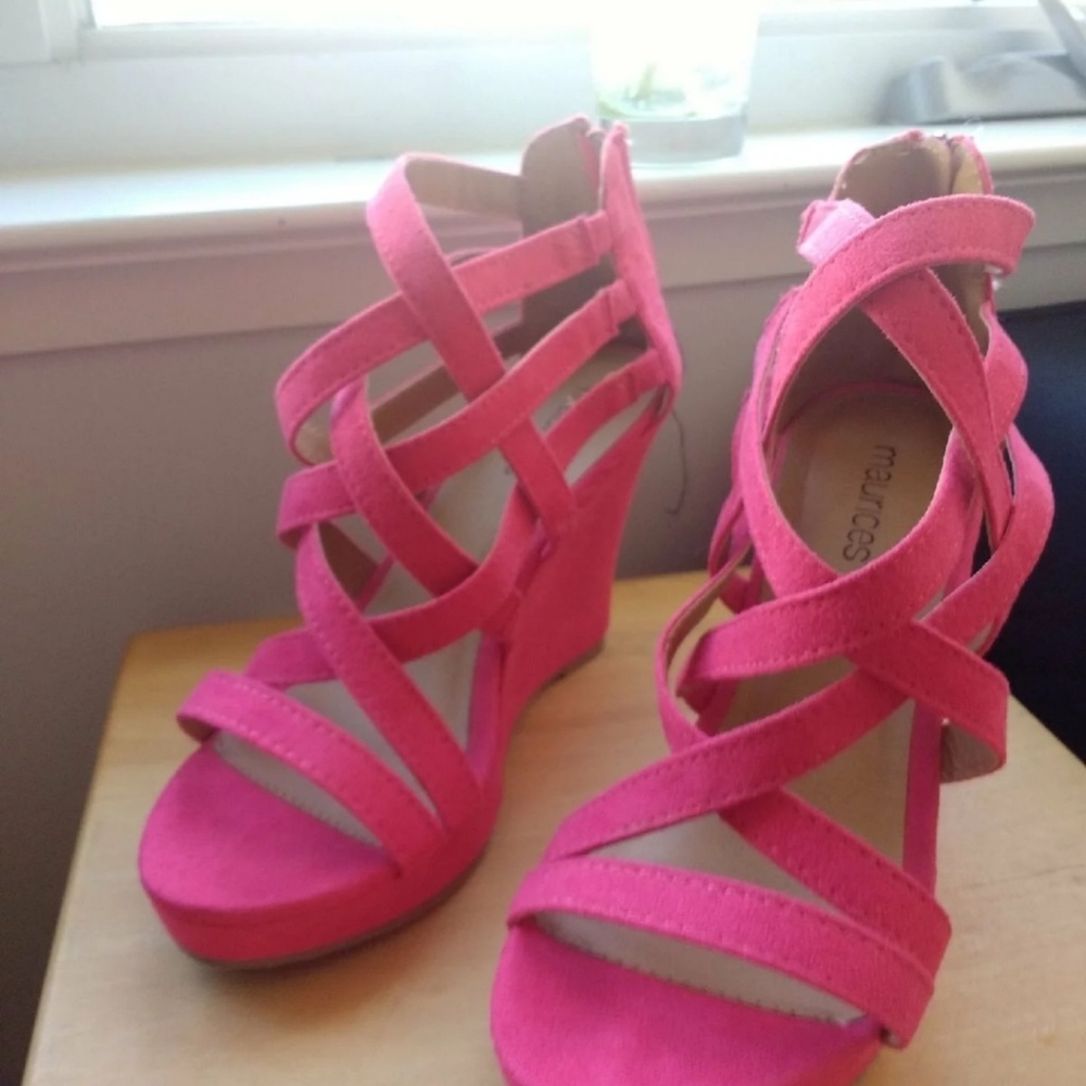 Sandals almost new to amall for me